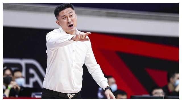 动漫女主被男主扯掉了最后的尊严